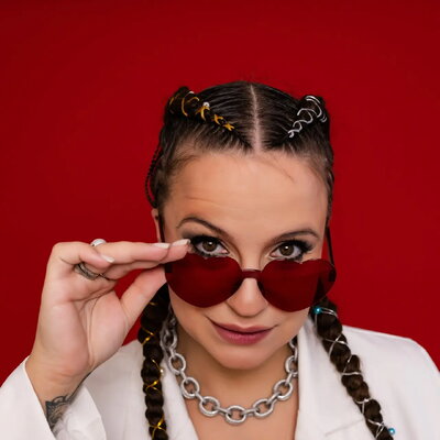 Ведущая Кебш Любовь